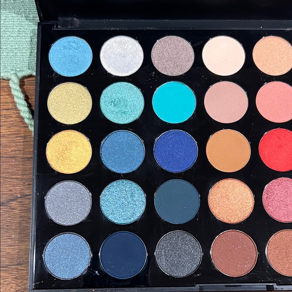Morphe 35H Hot Spot Eyeshadow Palette - Picture 5 of 6